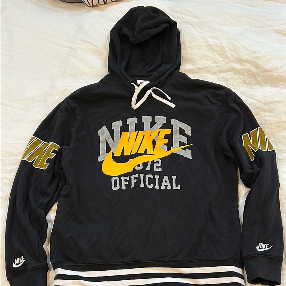 Nike Black and Yellow Men's Hoodie